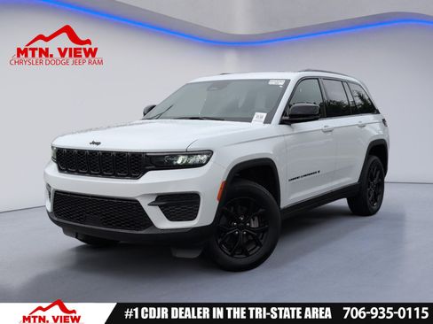 Used 2025 Jeep Grand Cherokee Altitude RWD image 1