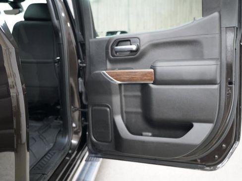 Used 2019 Chevrolet Silverado 1500 High Country w/ Technology Package image 35