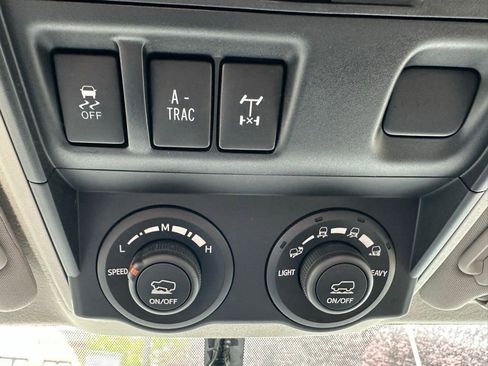 Used 2014 Toyota 4Runner Trail AWD/4WD image 12