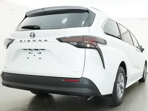 New 2026 Toyota Sienna XLE FWD image 16