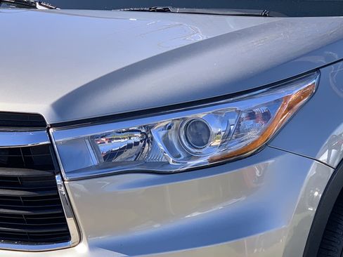 Used 2016 Toyota Highlander Limited image 6