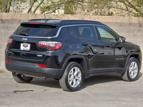 Certified 2025 Jeep Compass Latitude image 9