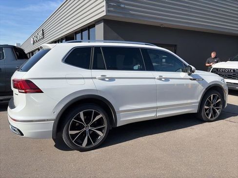 Used 2023 Volkswagen Tiguan SEL R-Line AWD/4WD image 3