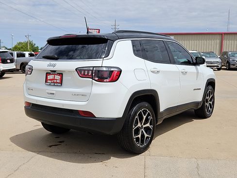 Used 2025 Jeep Compass Limited AWD/4WD image 3