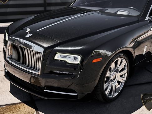 Used 2019 Rolls-Royce Dawn RWD image 8