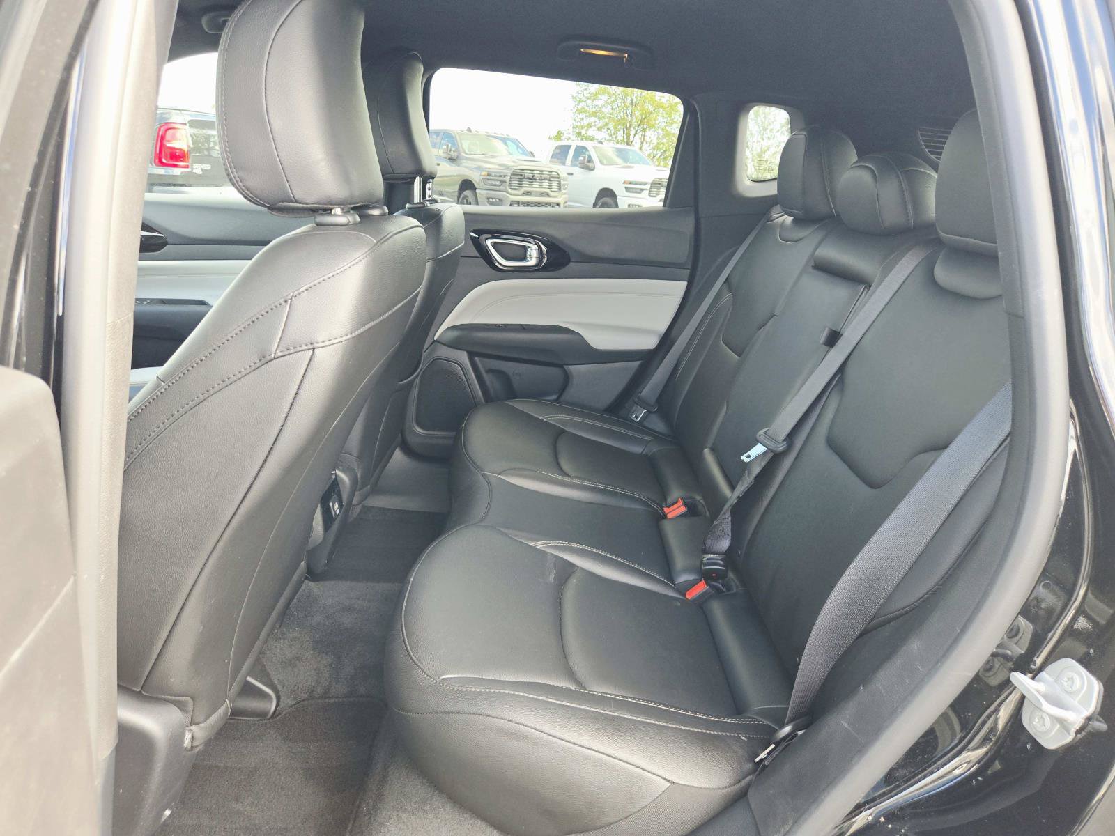 Used 2025 Jeep Compass Limited AWD/4WD image 13