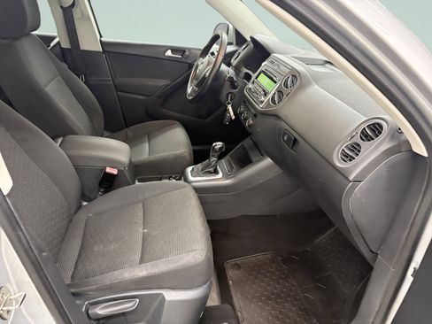 Used 2014 Volkswagen Tiguan S image 21