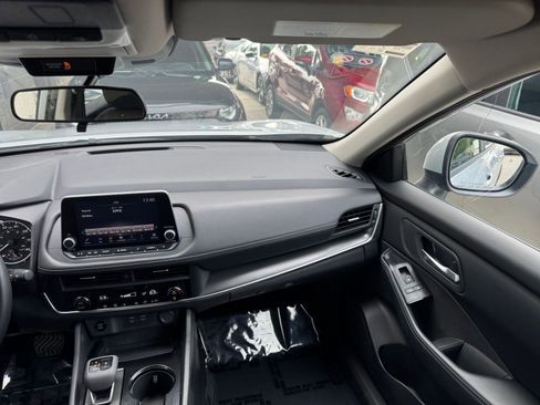 Used 2025 Nissan Rogue SV image 36