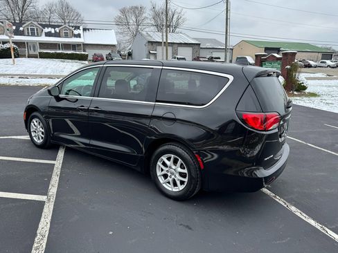 Used 2018 Chrysler Pacifica LX image 6