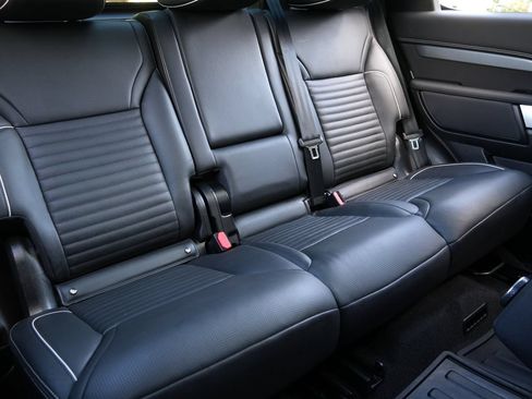 Used 2022 Land Rover Discovery HSE R-Dynamic AWD/4WD image 12