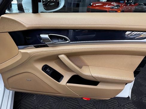 Used 2015 Porsche Panamera 4 image 57