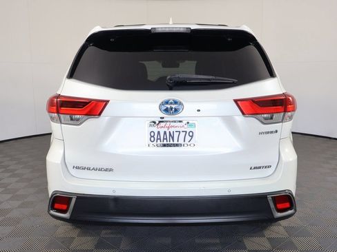 Used 2017 Toyota Highlander Limited w/ Carpet Mat Package AWD/4WD image 5