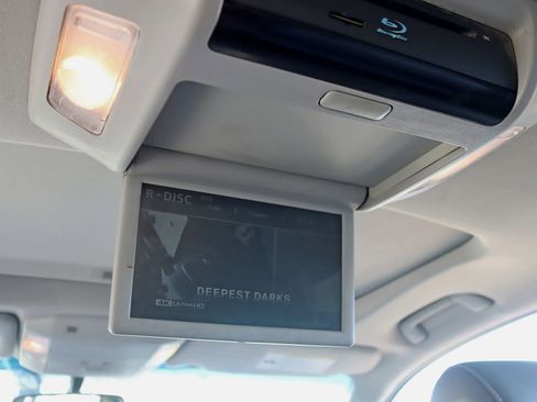 Used 2017 Toyota Sequoia Platinum image 33