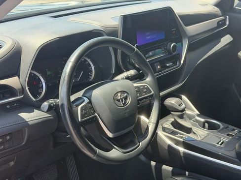 Used 2023 Toyota Highlander XLE FWD image 10