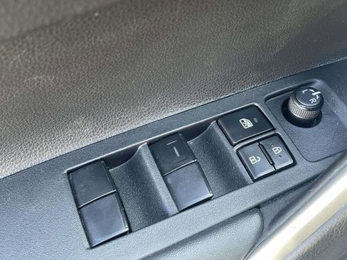 Used 2022 Toyota Corolla Cross LE AWD/4WD image 31