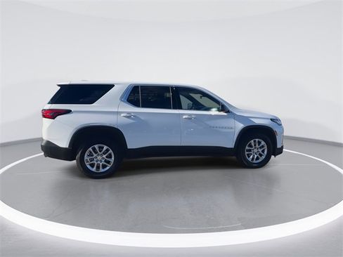 Used 2023 Chevrolet Traverse LS image 9