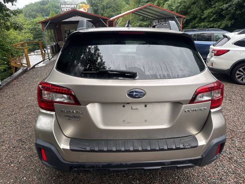Used 2018 Subaru Outback 2.5i Premium AWD/4WD image 4