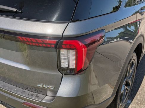 Used 2025 Ford Explorer ST-Line w/ ST-Line Street Pack AWD/4WD image 37