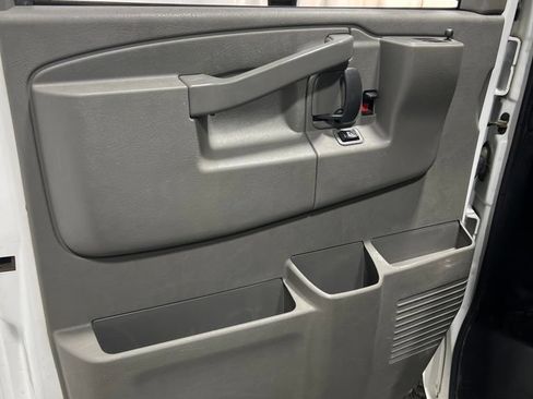 Used 2023 Chevrolet Express 3500 Extended RWD image 9
