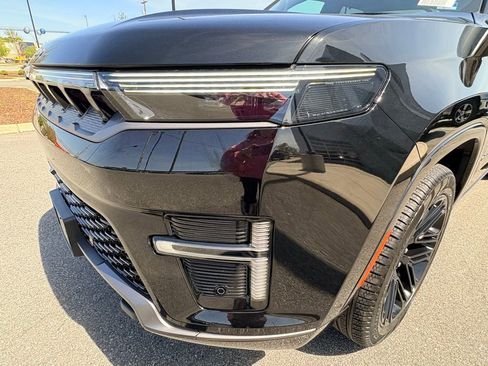 New 2026 Jeep Grand Wagoneer Limited AWD/4WD image 16
