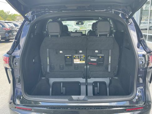 Used 2026 Toyota Sienna XSE FWD image 17
