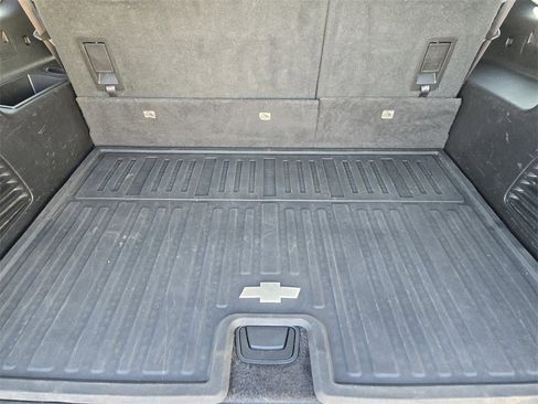 Used 2016 Chevrolet Suburban LS w/ Enhanced Driver Alert Package image 33