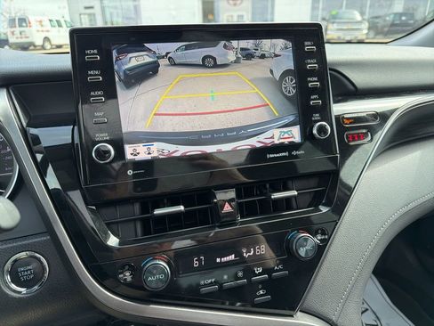 Used 2022 Toyota Camry XLE image 17