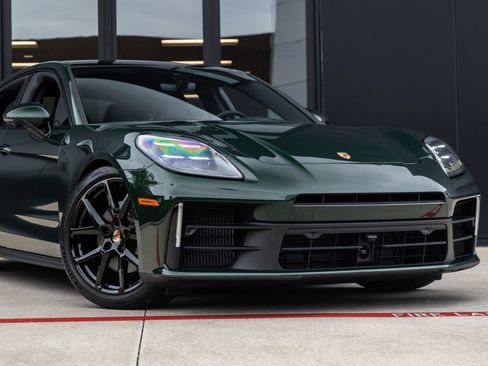 Used 2025 Porsche Panamera image 9