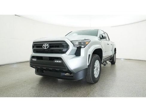 Certified 2026 Toyota Tacoma SR5 AWD/4WD image 32