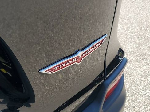 Used 2022 Jeep Cherokee Trailhawk AWD/4WD image 33