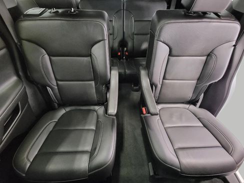 Used 2023 GMC Acadia SLT w/ Preferred Package image 23