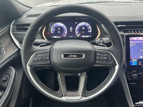 New 2025 Jeep Grand Cherokee L Limited image 8