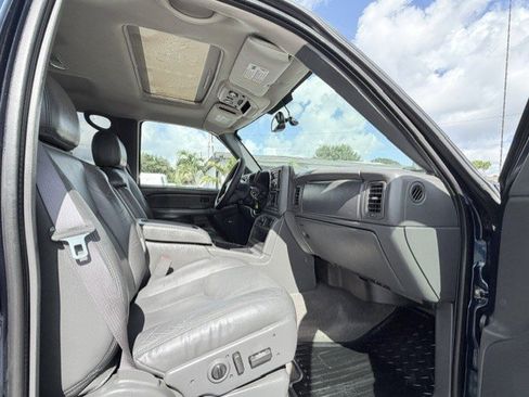 Used 2006 Chevrolet Silverado 1500 LT w/ Onstar Plus Package AWD/4WD image 18