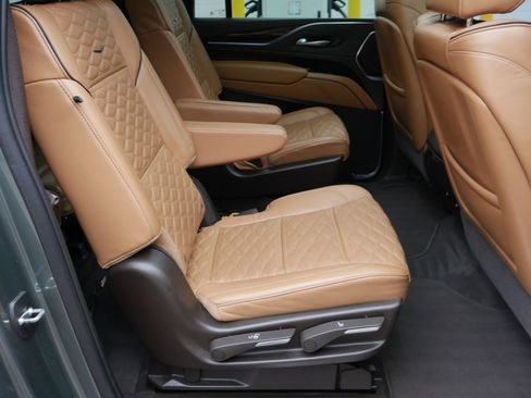 Used 2023 Cadillac Escalade ESV Premium Luxury image 27