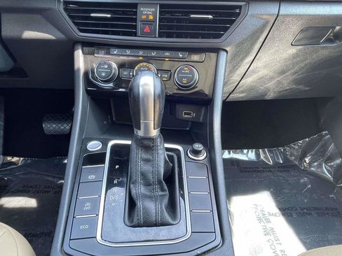 Used 2019 Volkswagen Jetta SE FWD image 39
