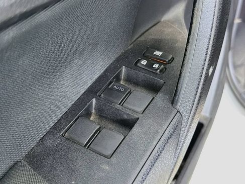 Used 2017 Toyota Corolla LE w/ Carpet Mat Package (TMS) FWD image 21