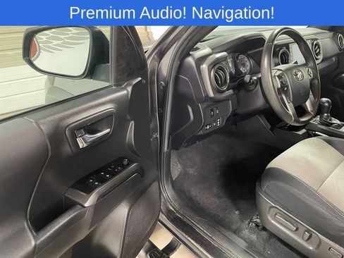 Used 2023 Toyota Tacoma TRD Off-Road w/ Advanced Technology Package AWD/4WD image 10