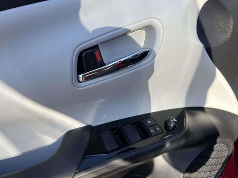 Used 2019 Toyota Prius LE image 22