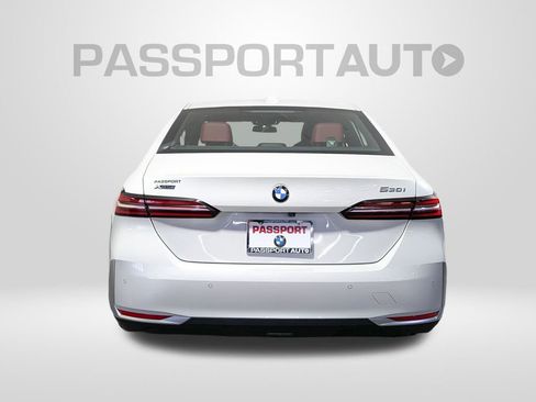 Used 2025 BMW 530i xDrive image 5