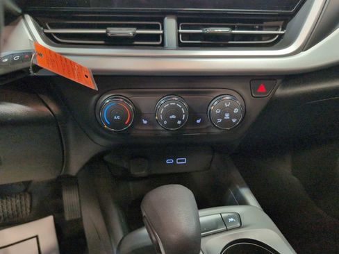 Used 2025 Chevrolet Trax LS w/ LS Convenience Package image 16