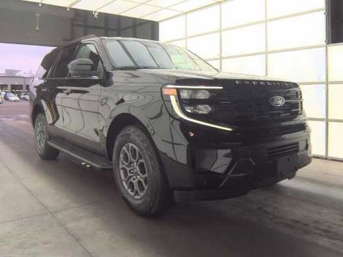 Used 2025 Ford Expedition Active RWD image 3
