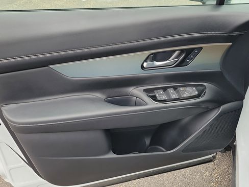 Used 2025 Nissan Murano SL image 17