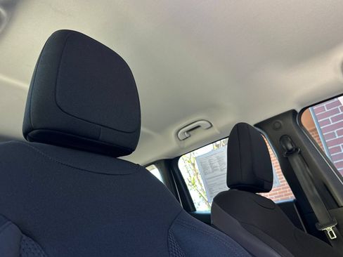 Used 2018 Jeep Renegade Altitude w/ UConnect 8.4 Nav Group AWD/4WD image 17