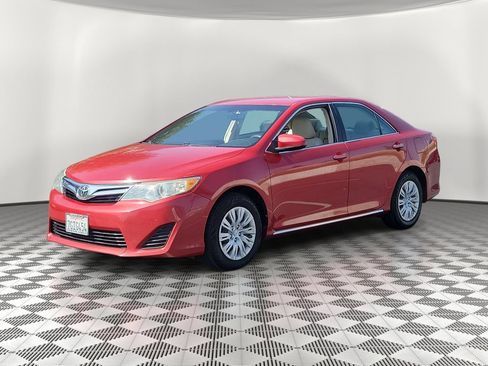 Used 2014 Toyota Camry LE FWD image 3