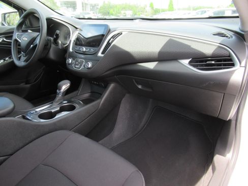 Used 2024 Chevrolet Malibu LS FWD image 11