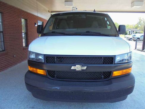 Used 2020 Chevrolet Express 2500 image 3