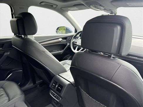 Used 2023 Audi Q5 2.0T Premium w/ Convenience Package image 22