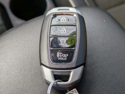 Used 2023 Hyundai Venue Limited image 31