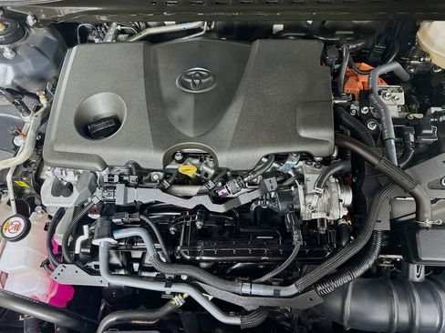 Used 2025 Toyota Camry LE image 33