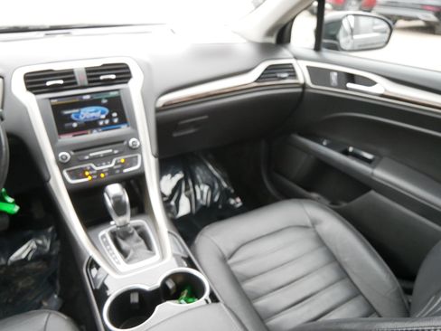 Used 2016 Ford Fusion SE w/ Equipment Group 202A image 11